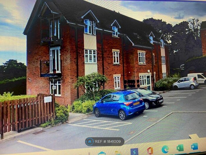 2 Bedroom Flat To Rent In Haynes House, Redditch, B97