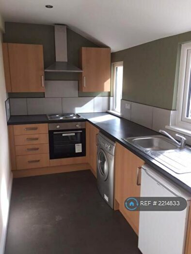 1 Bedroom Flat To Rent In Grange Avenue, Leeds, LS7