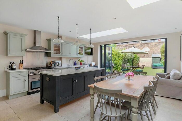 4 Bedroom Property To Rent In Skelbrook Street, Earlsfield, London, SW18