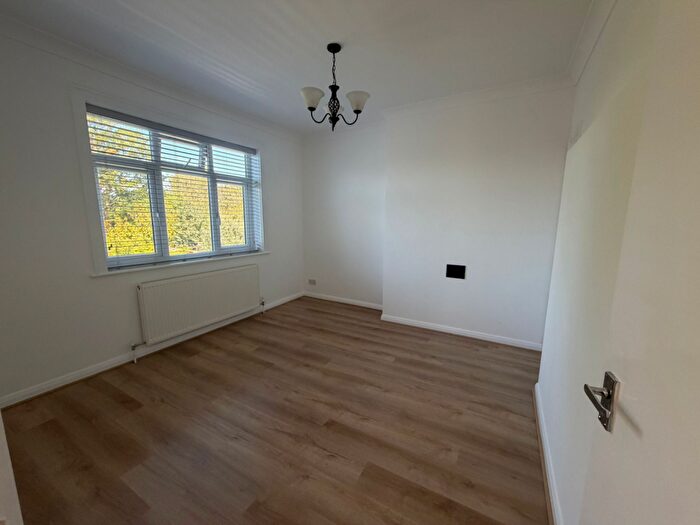 1 Bedroom Flat To Rent In London Road, EN2