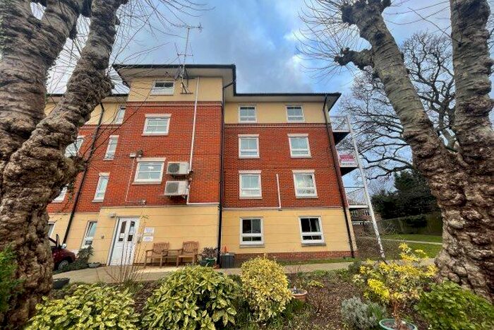 1 Bedroom Flat To Rent In Hebron Court, Southampton, SO15