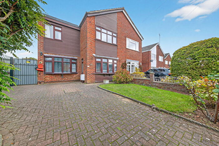 4 Bedroom Semi-Detached House For Sale In Park Road, Burton Latimer, NN15