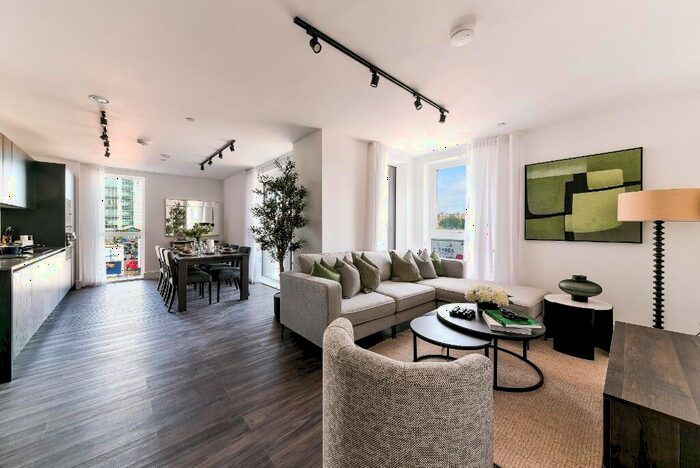 5 Bedroom Flat To Rent In Westminster Bridge Road, London, SE1