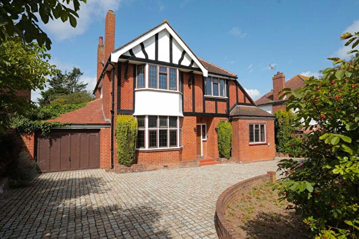 5 Bedroom Detached House For Sale In Kingsgate Avenue, Broadstairs, Kent, CT10