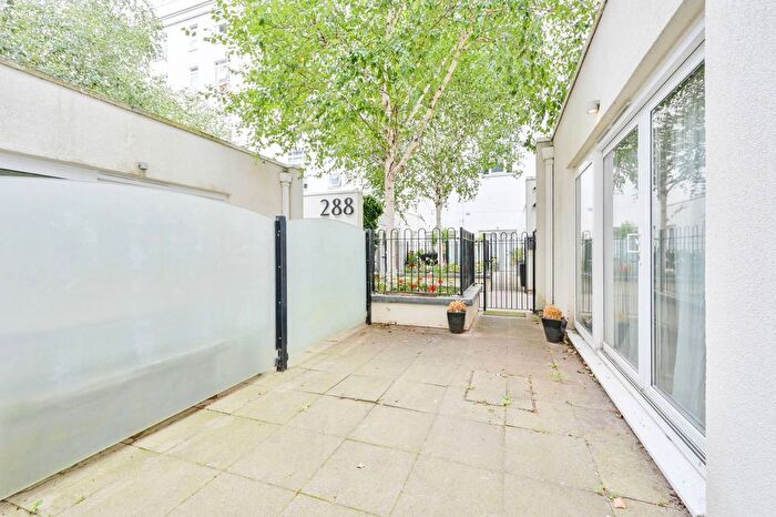 2 Bedroom Flat For Sale In Bromyard House, East Acton, London, W3