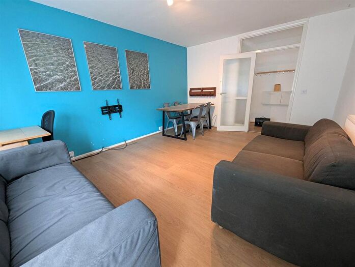 2 Bedroom Property To Rent In Mapesbury Road, London, NW2