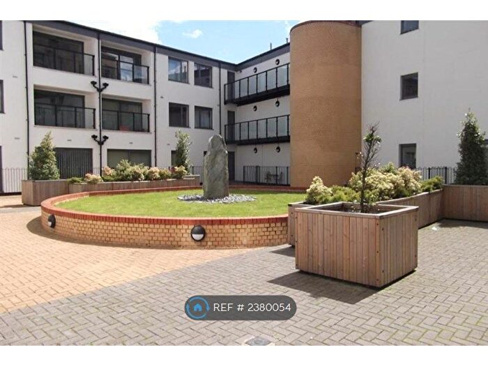 2 Bedroom Flat To Rent In Queens Gate, Watford, WD17