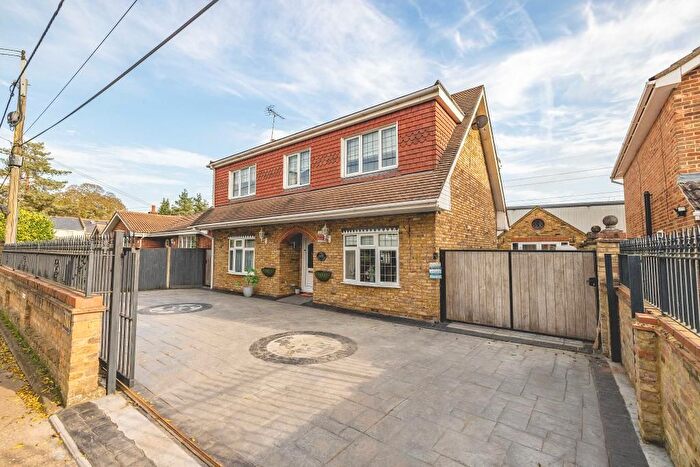 5 Bedroom Detached House To Rent In Mill Lane, Horton, SL3