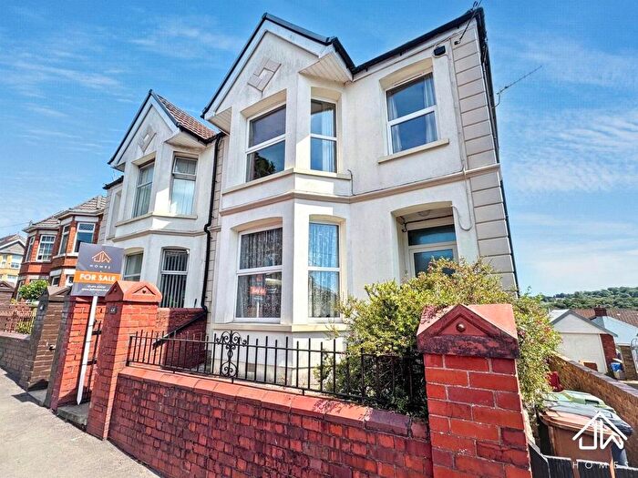 3 Bedroom Property For Sale In Cefn Road, Blackwood, NP12