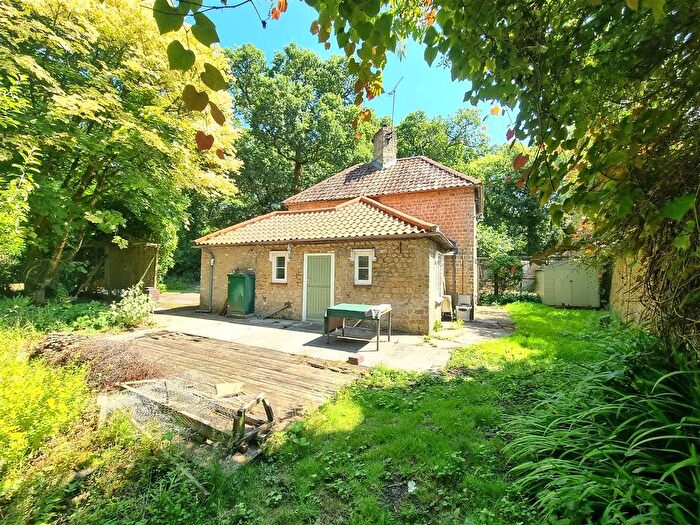 2 Bedroom Detached House For Sale In Bath Road, Chapmanslade, Westbury, BA13