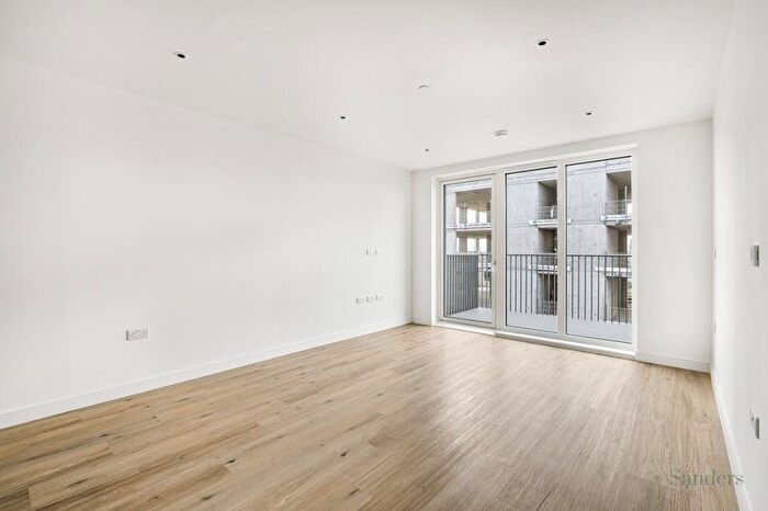 1 Bedroom Flat To Rent In Greenleaf Walk, Southall, UB1