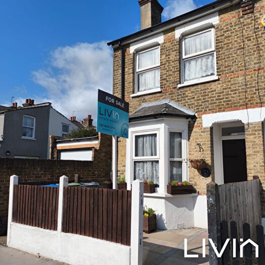 3 Bedroom Semi Detached House For Sale In Rymer Road, CR0
