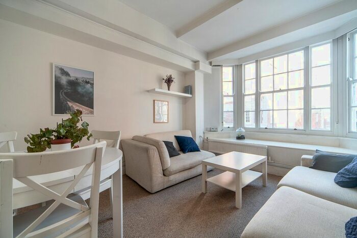 3 Bedroom Flat To Rent In Queensway, London, W2