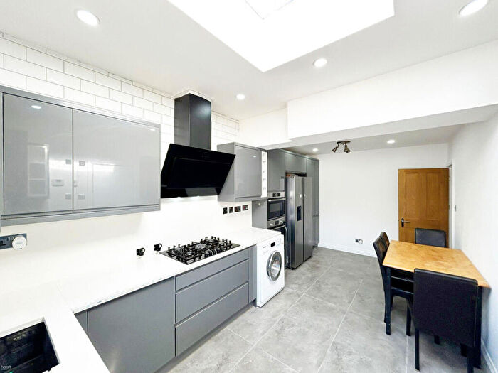 2 Bedroom Terraced House To Rent In Blundell Road, Edgware, HA8