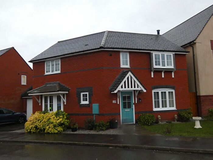 3 Bedroom Detached House For Sale In Edinburgh Road, Church Gresley, Swadlincote, DE11