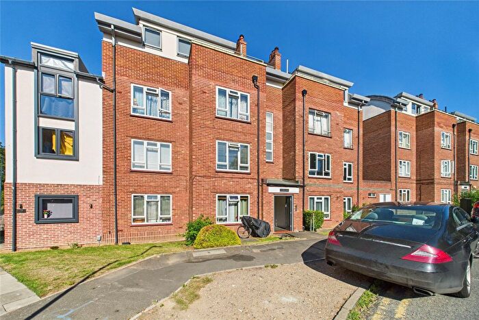 2 Bedroom Flat To Rent In Hampshire Lodge, Courtlands, Maidenhead, Berkshire, SL6