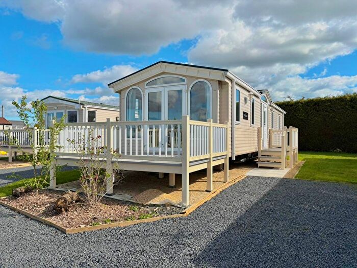 2 Bedroom Park Home For Sale In Oakmere Park, Hanley Swan, Worcester, WR8