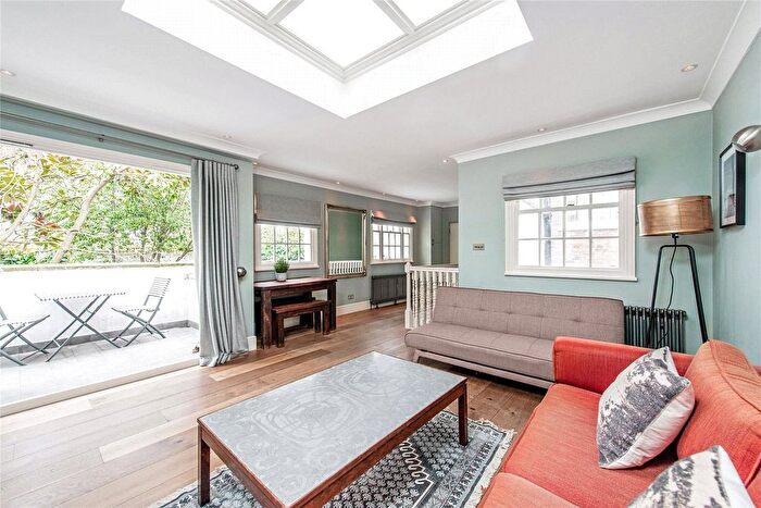 2 Bedroom Flat For Sale In Oakley Street, London, SW3