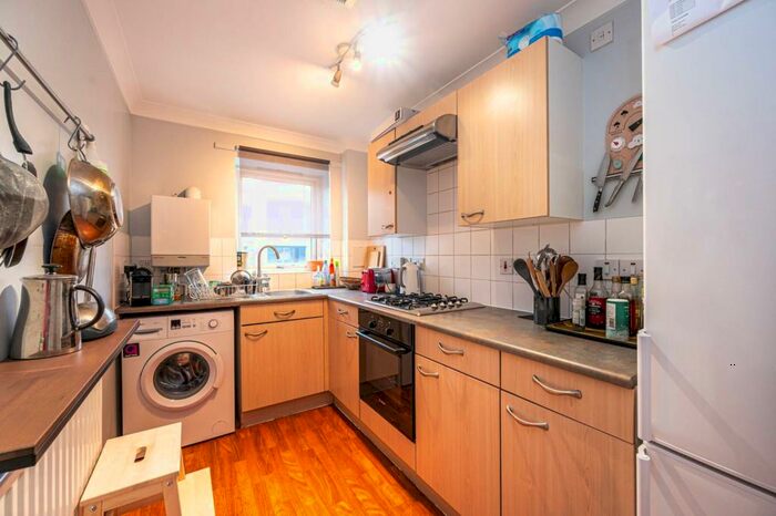 2 Bedroom Flat To Rent In Essex Road, Islington, London, N1