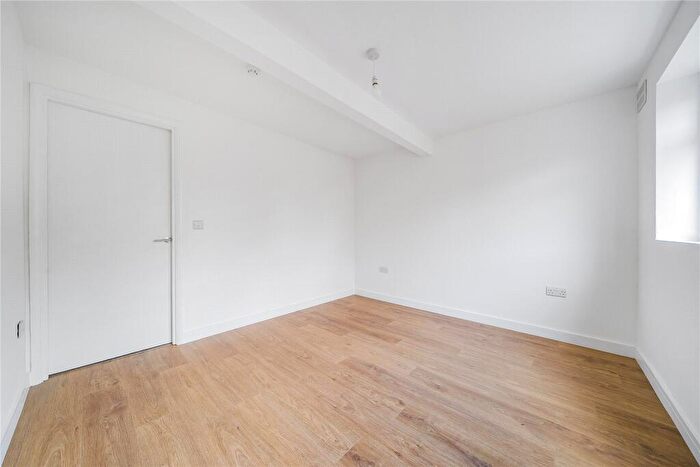 Studio To Rent In St. Albans Crescent, London, N22