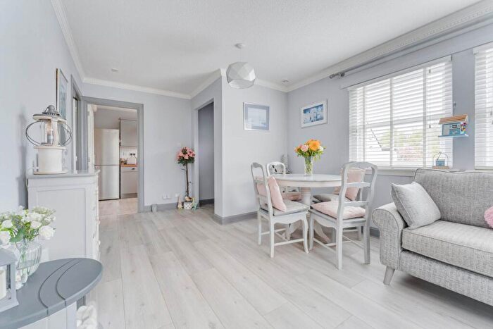 2 Bedroom Apartment For Sale In Market Cross Mews, South Street, Houston, PA6