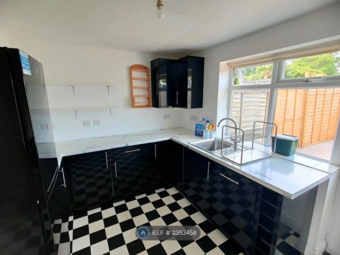 3 Bedroom Terraced House To Rent In Hunters Way, Bristol, BS34