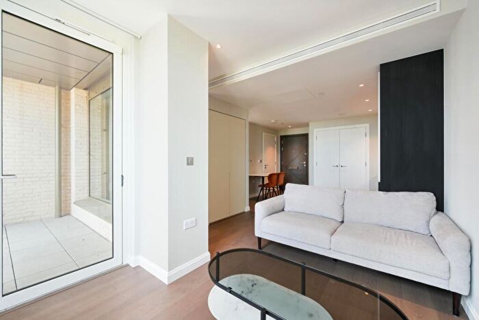 Apartment To Rent In Phoeninx Court, Gasholder Place, London, SE11