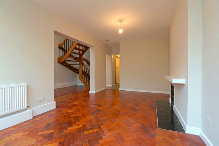 3 Bedroom Town House To Rent In Southwood Lane, London, N6
