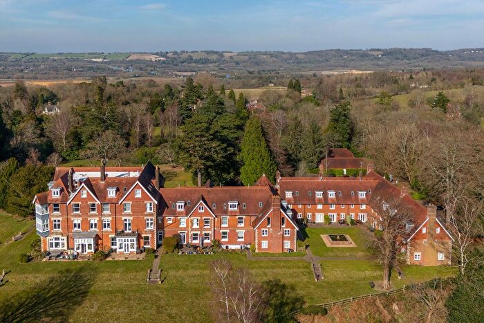 3 Bedroom Flat For Sale In Coopers Hill Road, Nutfield, RH1