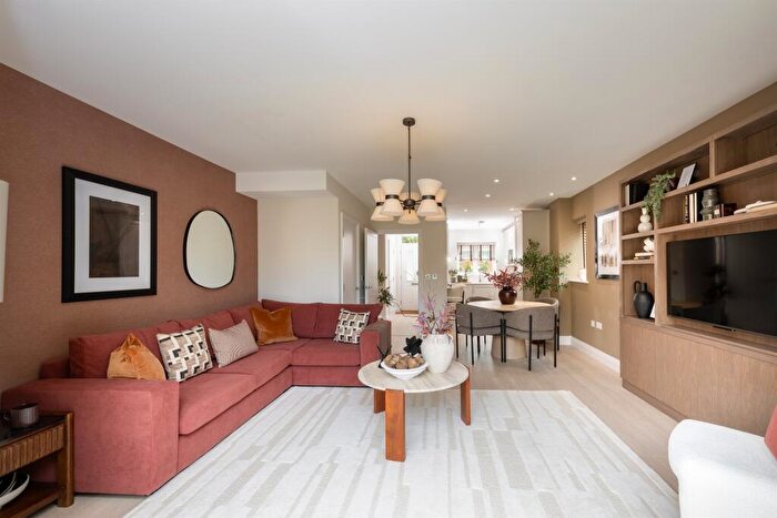 4 Bedroom Detached House For Sale In De Havilland Place, White Waltham Village, Maidenhead, SL6