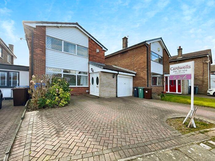 4 Bedroom Link Detached House For Sale In Buckingham Drive, Bury, BL8