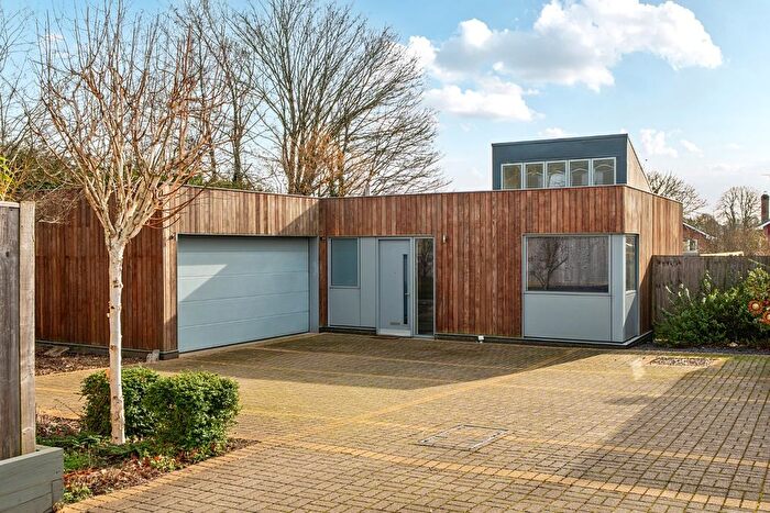 2 Bedroom Detached House For Sale In Sir John Moore Close, Winchester, Hampshire, SO22