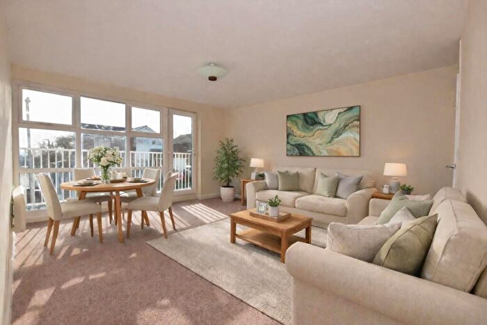 2 Bedroom Apartment For Sale In Dulverton Court, Linslade, LU7