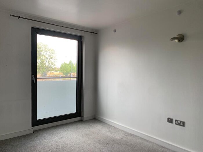 1 Bedroom Flat For Sale In Flat, High Street, Slough, Buckinghamshire, SL1