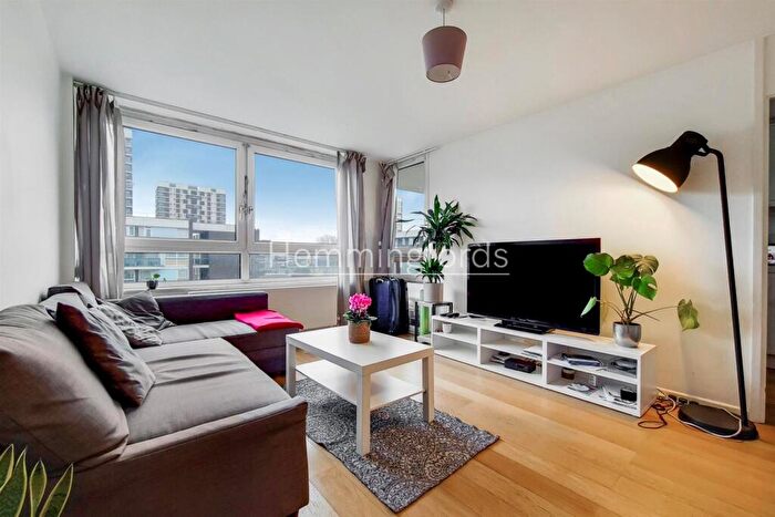 3 Bedroom Maisonette To Rent In St Aubins Court, De Beauvoir Estate, N1