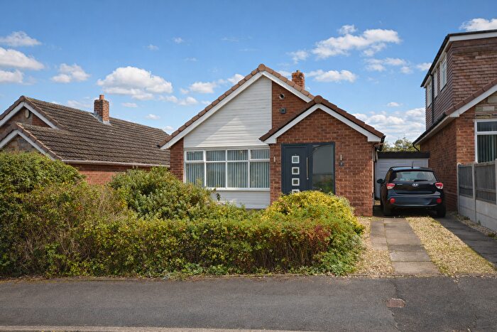 2 Bedroom Bungalow For Sale In Beaulieu Avenue, Kingswinford, Kingswinford, West Midlands, DY6