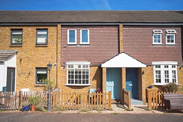 2 Bedroom Property For Sale In Shelley Close, Peckham, London, SE15