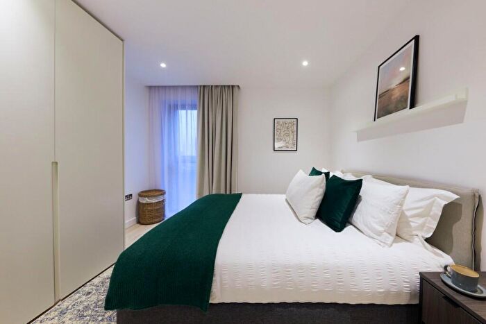 2 Bedroom Apartment To Rent In New Drum Street, London, E1