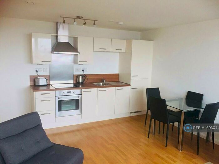 2 Bedroom Flat To Rent In Mann Island, Liverpool, L3