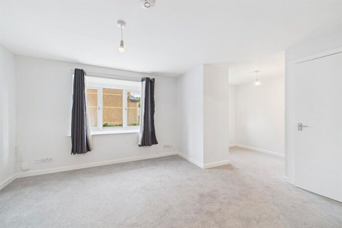 Flat To Rent In Limpsfield Avenue, Thornton Heath, CR7