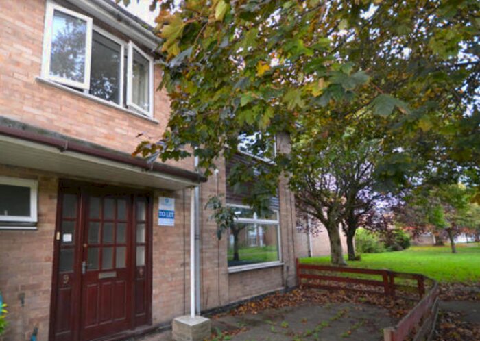 3 Bedroom Property To Rent In &#; Pppw, Forsythia Gardens, NG7