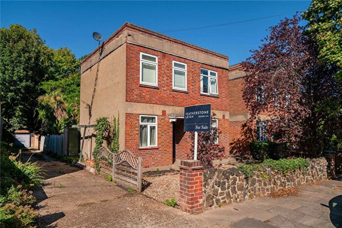 2 Bedroom Flat For Sale In Vale Close, Strawberry Hill, Middlesex, TW1