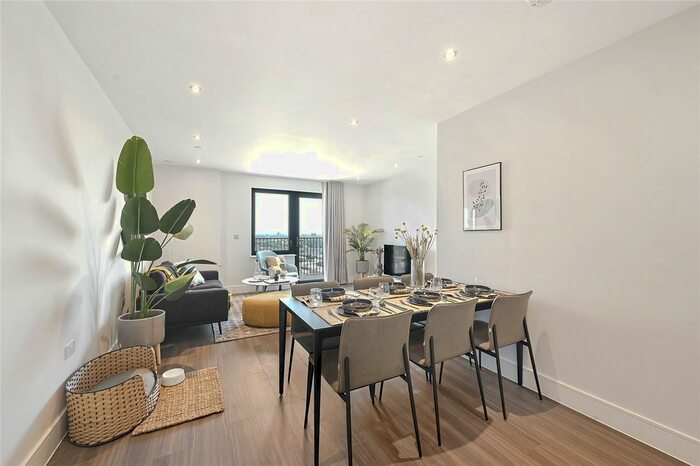 3 Bedroom Flat To Rent In Uncle Southall, Merrick Road, Southall, Middlesex, UB2