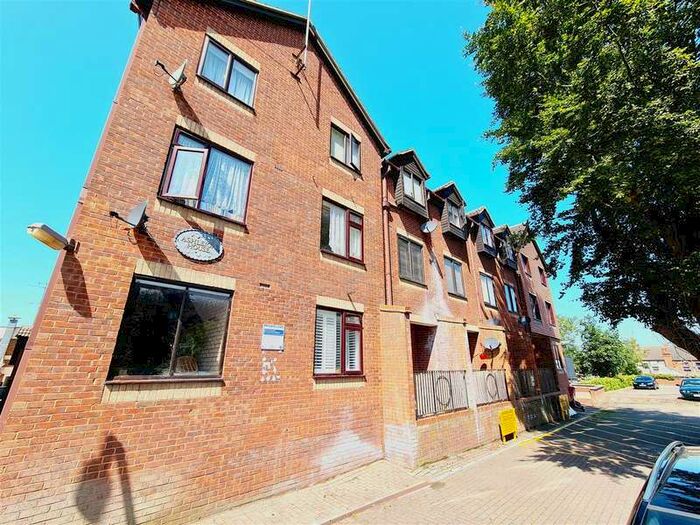 1 Bedroom Flat To Rent In Ashleigh House, Hamblin Court, Rushden, NN10