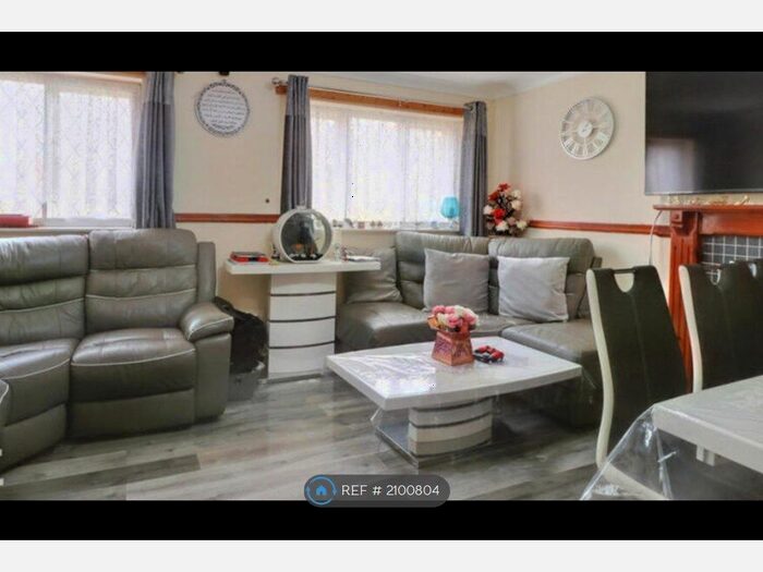 3 Bedroom Flat To Rent In Scribbans Close, Birmingham, B66