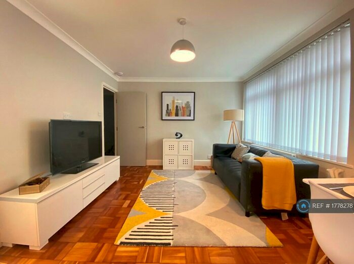 1 Bedroom Flat To Rent In Hurst Court, London, SE25