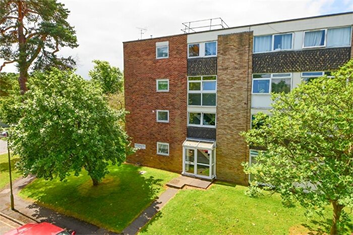 3 Bedroom Flat To Rent In Copenhagen Way, Walton-On-Thames, KT12