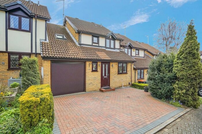 3 Bedroom House To Rent In Vicarage Gardens, Leighton Buzzard, LU7