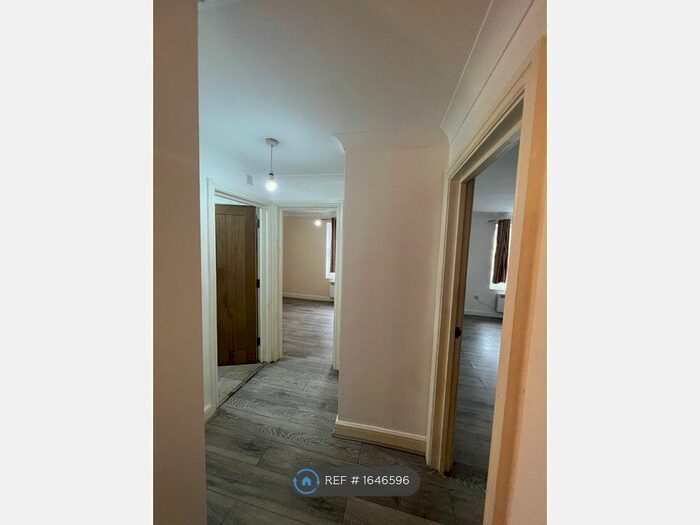 2 Bedroom Flat To Rent In Melville Road, Maidstone, ME15