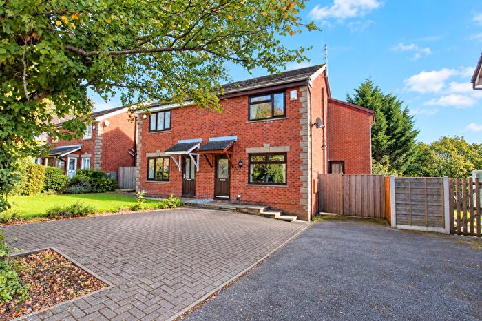 3 Bedroom Semi-Detached House For Sale In Fearn Dene, Rochdale, OL12